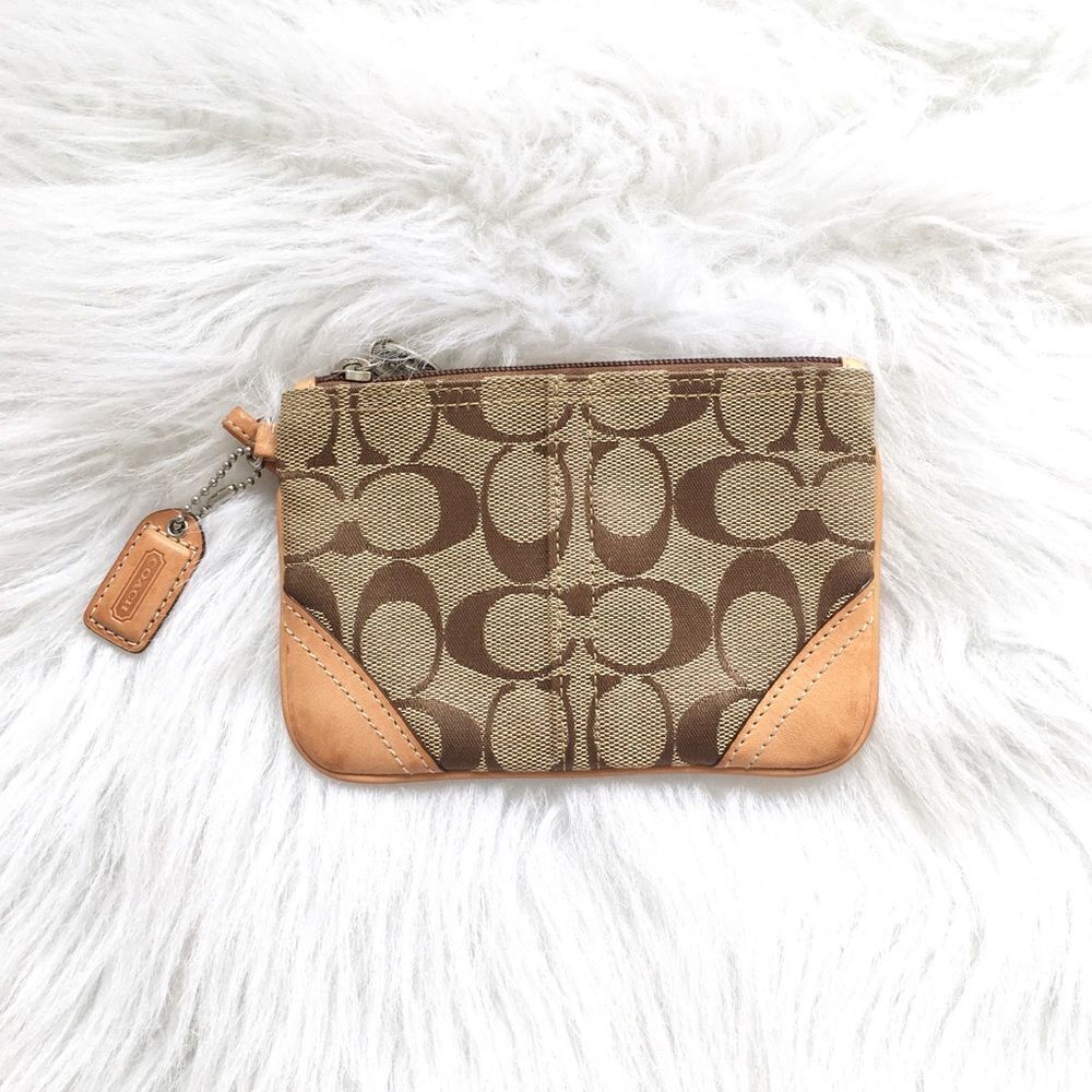 🔃Coach Signature Logo Tan Wristlet